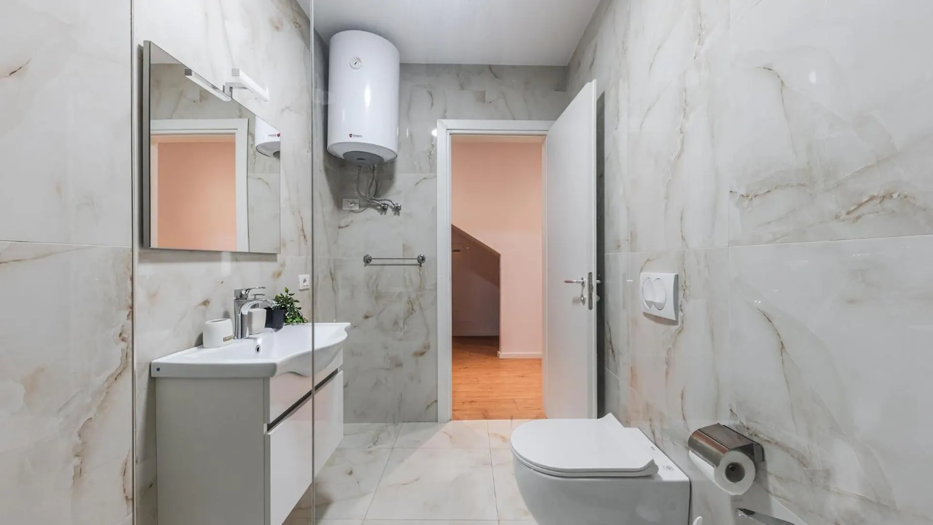 Beautiful Center Apartment Durres